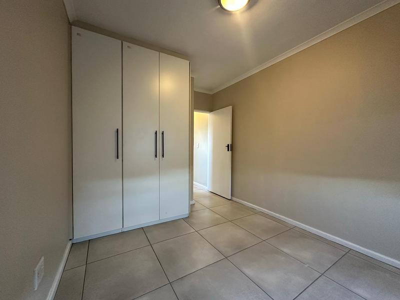 To Let 2 Bedroom Property for Rent in Oakglen Western Cape